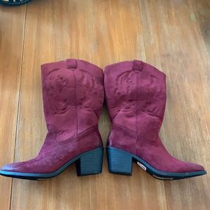 Women’s Size 7 Red Velvet Pierre Dumas Boots, New With Tags